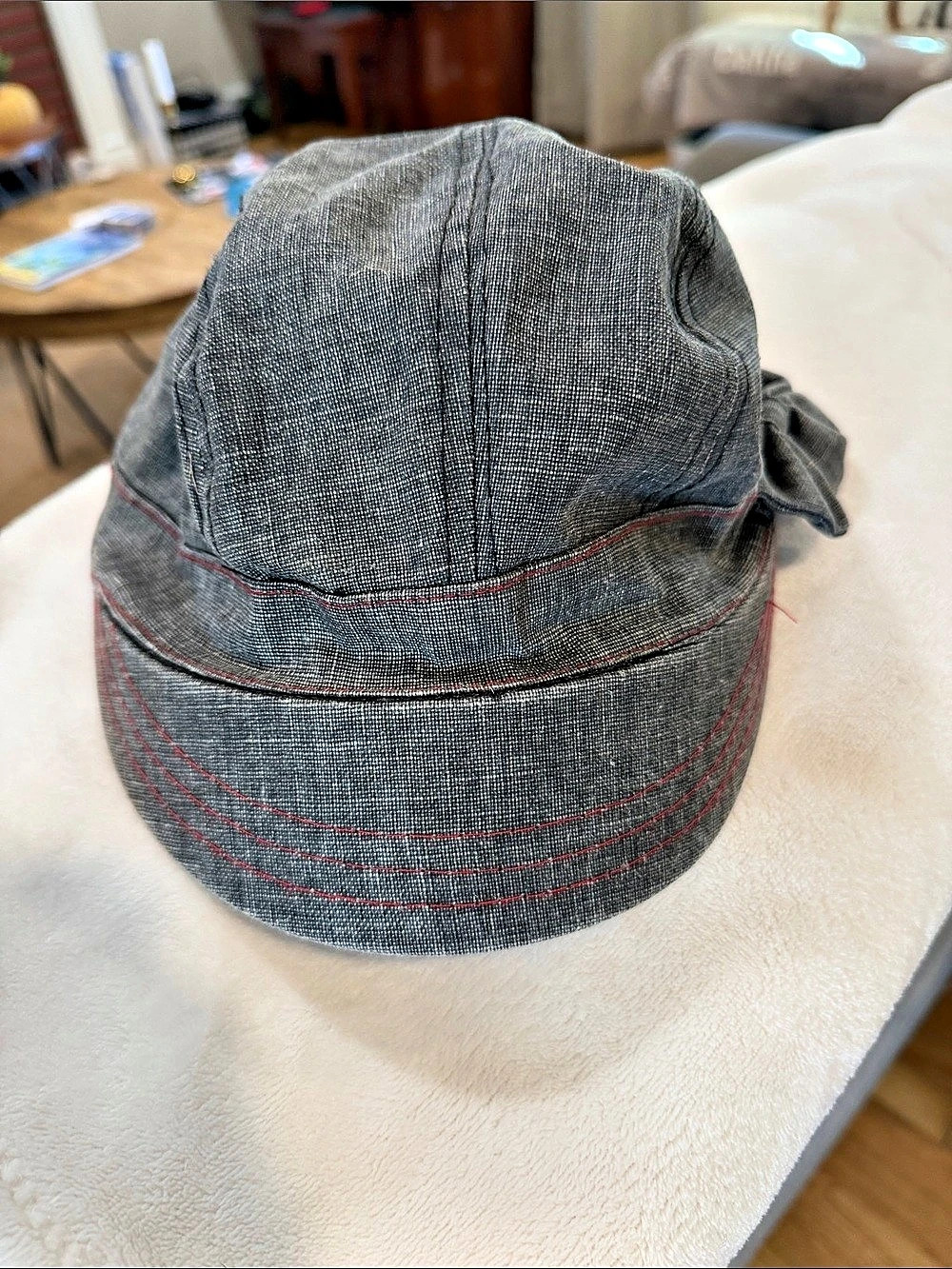 Gray & Red Bow Detail Hat